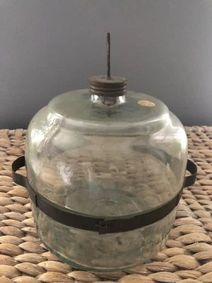 ANTIGUA ESTUFA/HORNO QUEROSENO/COMBUSTIBLE/BOTELLA DE ACEITE 1913 PATENTE 7"W X 6"H BONITA PANTALLA Foto 1 de 4