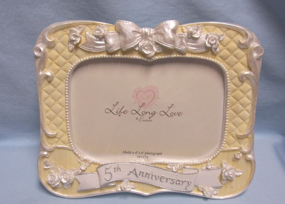 MARCO DE FOTOS DE ANIVERSARIO Hermoso 5to por Enesco 2001 Tiene capacidad para 4 x 6 Fotografía (A1) Foto 1 de 2