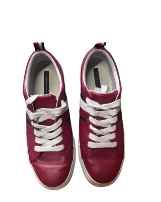 Tommy Hilfiger Zapatilla Deportiva de Cuero Rojo con Cordones a Rayas Talla 7.5M Foto 1 de 4