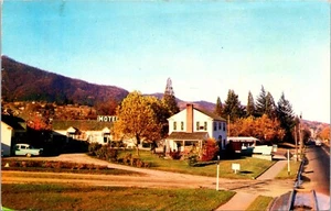 Postal universitaria de motel colonial junto al sur de Oregón - Imagen 1 de 2