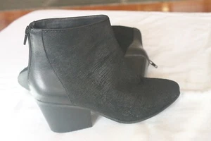 Scarpe stivaletti neri in pelle con cerniera posteriore Vaneli taglia 7,5 M - Foto 1 di 10