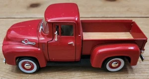 1956 Ford F100 Pickup 1:32 scale Signature Models - Picture 1 of 12