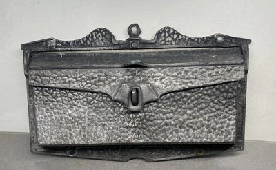 Caixa de correio vintage de metal fundido para parede  - Imagem 1 de 4