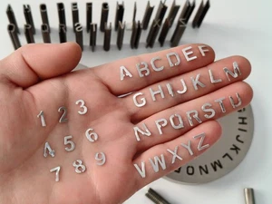 Taglierina a disco alfabeti dalla A alla Z USA 26 punzoni oro argento set gioielliere dado 🥰😁 - Foto 1 di 11