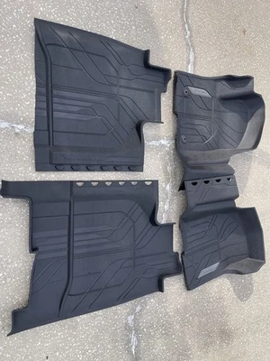 Оригинальный всепогодный напольный коврик для Chevy Silverado 1500 GM деталь No 84333607 - Изображение 1 из 4