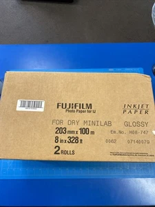 FUJFILM Qualität trocken Fotopapier für trockenes MINILAB glänzend 8”x328’ - Bild 1 von 4