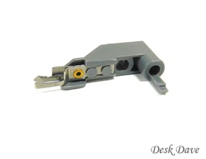 Neuer Nadeleinfädler Hakenhalter, XC5732151, BROTHER 600 Serie, BABYLOCK BMP6+ - Bild 1 von 5