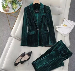 Damen Cord Anzug,elegant,neu,Größe 42-44,grün,etwas Glänzend - Bild 1 von 1