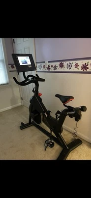 Bicicleta estática ProForm PFEX16718 Smart Power 10.0 con juego de mancuernas de 3 libras Foto 1 de 4