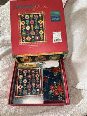 Kit Completo de Edredón Riley Blake MIDNIGHT GARDEN - 62.5" X 71.5" Indigo Garden Foto 1 de 4