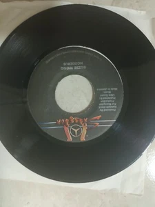 Listen Nicodemus Skengdon Suzy Wong Reggae Dub 7 Inch Rare Stalag Riddim - Bild 1 von 2