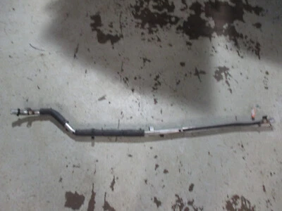 Toyota MR2 Spyder 2000 - lado del pasajero debajo de la carrocería radiador refrigerante tubo de paso Foto 1 de 4