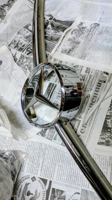 MERCEDES BENZ 230SL 250SL 280SL W113 FRONT GRILLE STAR BARREL AND WINGS  - Image 1 of 4