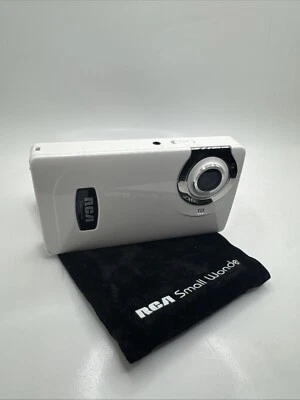 RCA Small Wonder Video Camcorder/Camera EZ201A White 1.5" Flip Screen PARTS ONLY - Image 1 of 4