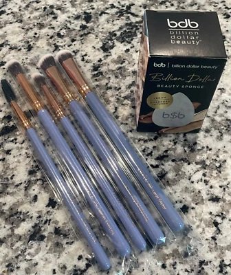 Luxie Wonderlust Juego de 5 Cepillos/Periwinkle + Esponja de Belleza Carbón Vegano BDB Foto 1 de 4