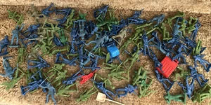 LOT 145 PLASTIC VINTAGE ARMY MEN COWBOYS & INDIANS - Picture 1 of 6