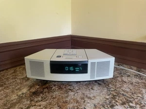 BOSE Wave Radio/CD Player Alarm Clock Model# AWRC-1W : No Remote: - Picture 1 of 7