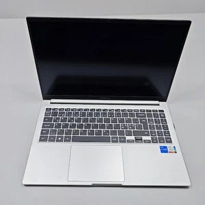 Samsung Laptop - Non-Working, Missing Back Cover, Signs of Use - Afbeelding 1 van 11