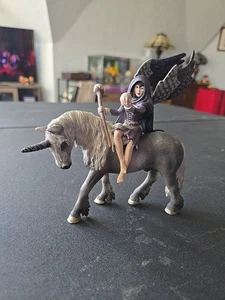 Schleich Bayala Shadow Elf Bilara Riding Unicorn Retirado 2007 - Imagen 1 de 4