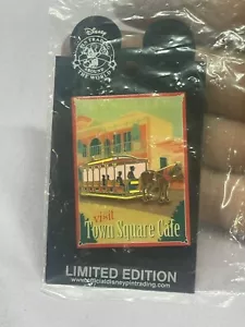 Main Street Town Square Café Annual Limited Edition Disney Pin 2 1/2" groß - Bild 1 von 7