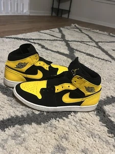 Size 11 - Air Jordan 1 Retro Mid Reverse New Love - Picture 1 of 6