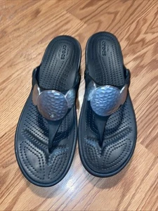 Crocs Sanrah Hammered Circle Wedge Flip Flop Sandal Women’s  10 W Black/Silver - Picture 1 of 2