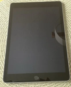 Apple iPad 5. Gen. 32GB, WLAN, (9,7 Zoll) - Spacegrau - Bild 1 von 5