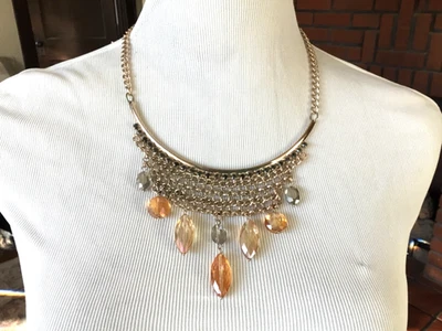 Collar Simply Vera Wang Cuentas de Vidrio Estrás Tono Plata Babero Ajustable con Logo Dije Foto 1 de 4