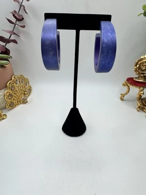 Pendientes de aro clásicos anchos Lucita tono púrpura/azul vintage de los años 80 Foto 1 de 4