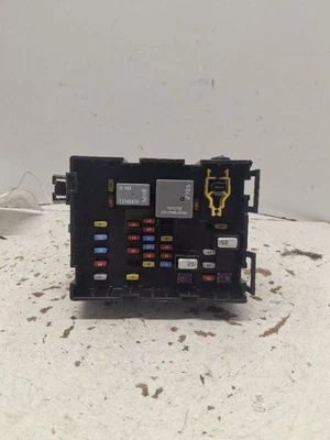 JOURNEY 2012 熔断器盒发动机 1388902 — 第 1/4 张图片