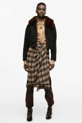 Falda drapeada edición limitada Zara, talla S, nueva con etiquetas precio de venta sugerido por el fabricante £89.99 Foto 1 de 4