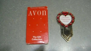 Avon goldfarbene rote Schmuckstücke Herz um Rahmen des Buchmarkers. (Put Pic. im Rahmen) - Bild 1 von 1