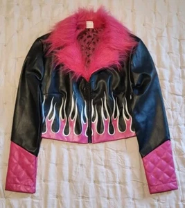 Spirit Halloween Bratz Kunstleder schwarz rosa Crop Jacke mit Flammen Kunstfell - Bild 1 von 15