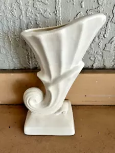 Antiques,Amerian Art PotteryShawnee,Vase,Cornucopia,Semi-gloss White, c1950, USA - Picture 1 of 10