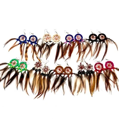 Brincos apanhador de sonhos de penas M&L feitos à mão de couro embrulhados coloridos e naturais - Imagem 1 de 4