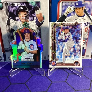 Zwei 2025 Topps Holiday Matt Shaw RC Karten Die Cut Ornament/Base - Bild 1 von 2