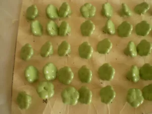Vintage 39 small green buttons clover - Picture 1 of 4