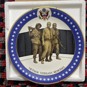 VIETNAM VETERANS MEMORIAL DECORATIVE PLATE NEW IN BOX VILLEROY & BLOCH - Picture 1 of 6