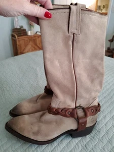 Stivali da equitazione cowgirl vintage Frye in pelle scamosciata marrone chiaro da donna taglia: 8B USA   - Foto 1 di 12