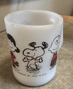 VTG Federal Glass Peanuts Snoopy & Charlie Brown Lucy 1965 Milk Glass Coffee Mug - Picture 1 of 17