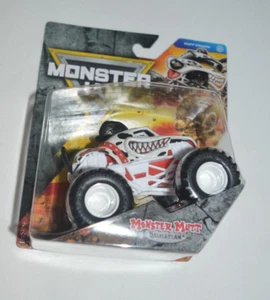 MONSTER JAM 2025 SERIES 42 - RUFF CROWD MONSTER MUTT DALMATIAN WHITE AND BLACK - Picture 1 of 5