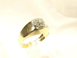 Bellissimo anello uomo 7 diamanti a grappolo oro giallo 14 K misura 8 lato testurizzato JTC - Foto 1 di 11