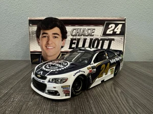 2017 Chase Elliott #24 Kelley Blue Book Color Chrome 1:24 NASCAR Action MIB - Picture 1 of 11