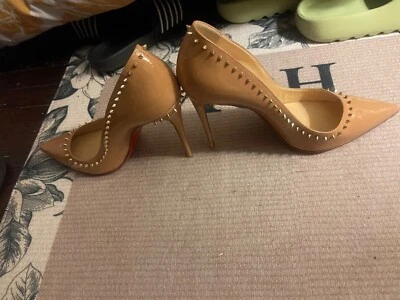 Christian Louboutin Anjalina tamanho 39 - Imagem 1 de 4