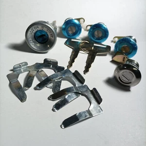 IGNITION BARREL KEY SWITCH DOOR LOCK SET DAIHATSU TAFT ROCKY FEROZA F70 F75 - Bild 1 von 7