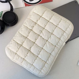 Gesteppte Laptoptasche flauschig gepolsterte Tragetasche für Laptop (weiß 13-14 Zoll) UK - Bild 1 von 9