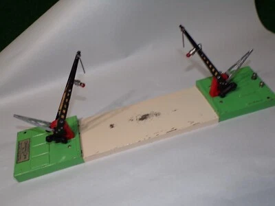 Lionel 47 Grade Crossing with double crossing gates, works great - Image 1 of 4