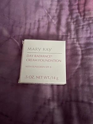 NIB Mary Kay Day Radiance Cream Foundation Delicate Beige #6302 D Shape F - Image 1 of 3