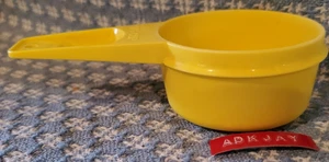 Taza medidora Tupperware ~ Amarilla ~ 1/3 taza ~ 765-5 ~ Sin derretimiento ~ Usada ~ EE. UU. - Imagen 1 de 4