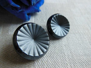 Duo jolis boutons anciens en verre facette gris joli reflet 1,7 et  2,1 cm D10N - Picture 1 of 5